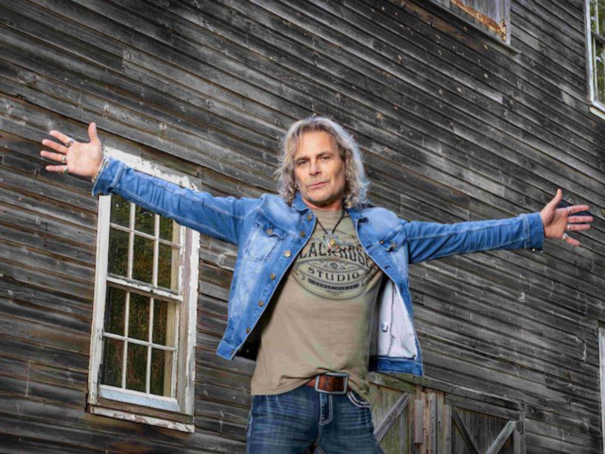 Mike Tramp rinde tributo a Ozzy Osbourne en su nuevo single